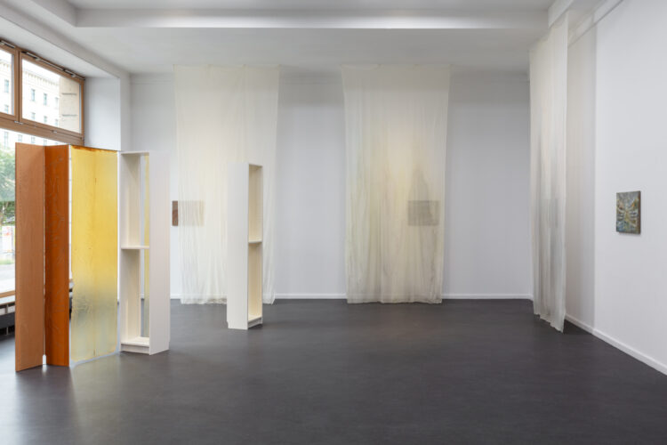 Installation view, Krys Huba, All of those records; tell me, bee, Künstlerhaus Bethanien, Berlin, 2025. Image courtesy of the artist and Künstlerhaus Bethanien, Berlin. Photo: Chroma Studio Berlin.